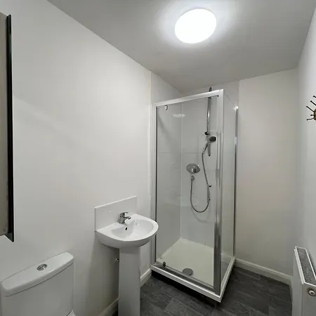 Sun House Apartment Manchester Exterior photo
